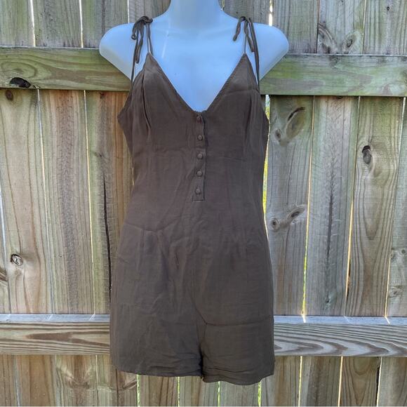 Wild Honey olive green button front spaghetti strap romper - Picture 1 of 4